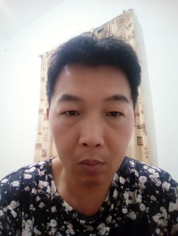 繁华哀伤的第一张照片--泉州婚介网