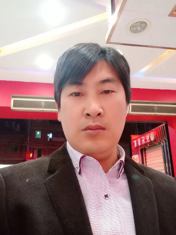 奔跑的第二张照片--泉州婚介网