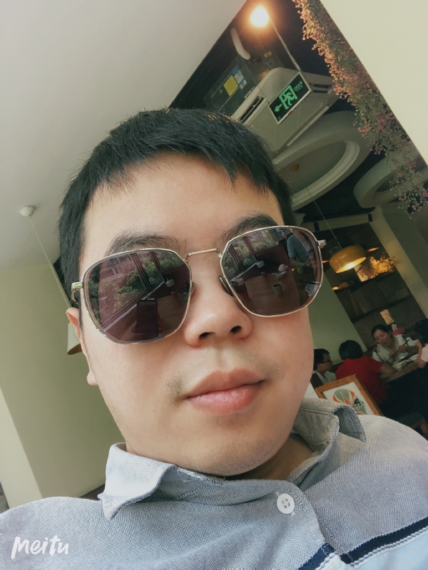 月台等路人的第一张照片--泉州婚介网