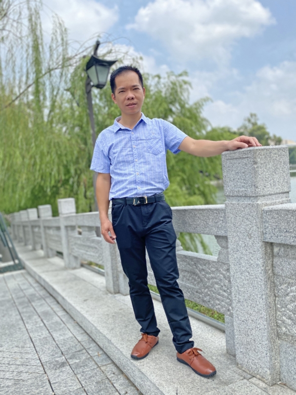 奇峰向阳的第一张照片--泉州婚介网