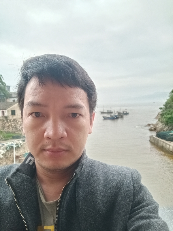 啊亮的第一张照片--泉州婚介网